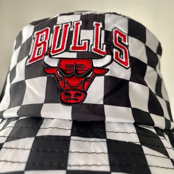 Chicago Bulls Basketball White Checkered Bucket Hat - Picture 5 of 7